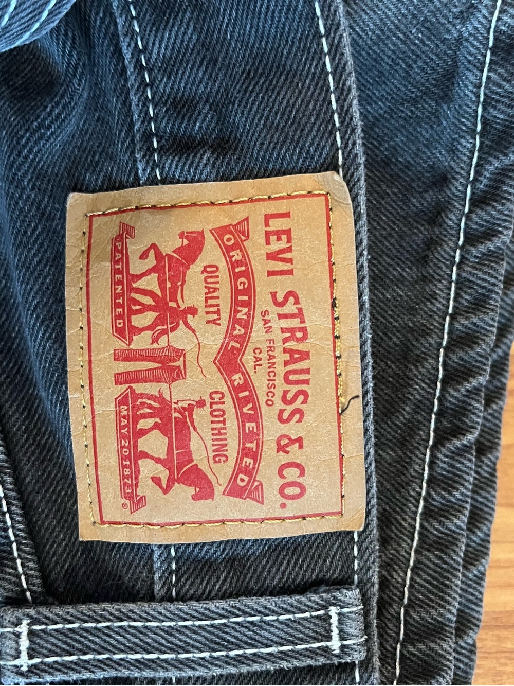 Levi’s women’s Black Straight-Leg Jeans - Picture 11 of 11